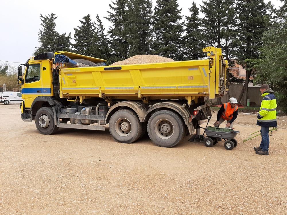 Transport de matériaux près de L'Isle sur la Sorgue